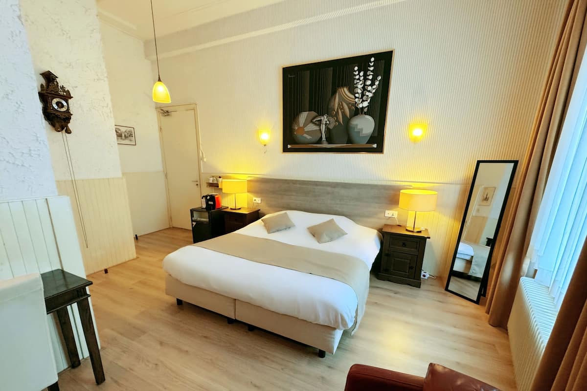 Rom – classic | Safe på rommet, skrivebord, strykejern/-brett og wi-fi (inkludert)