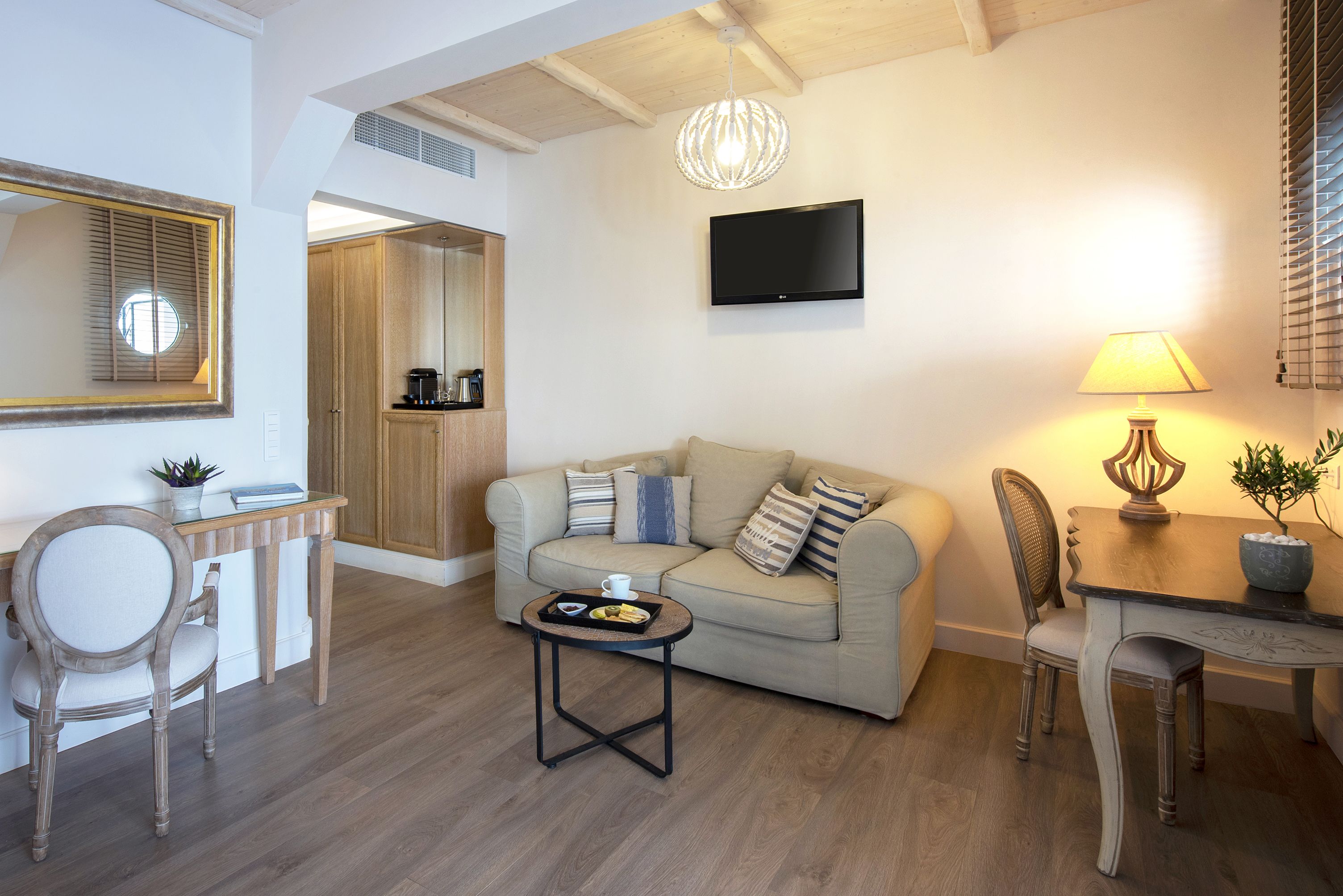 junior suite, 1 double bed with sofa bed, sea view | living room | lcd tv