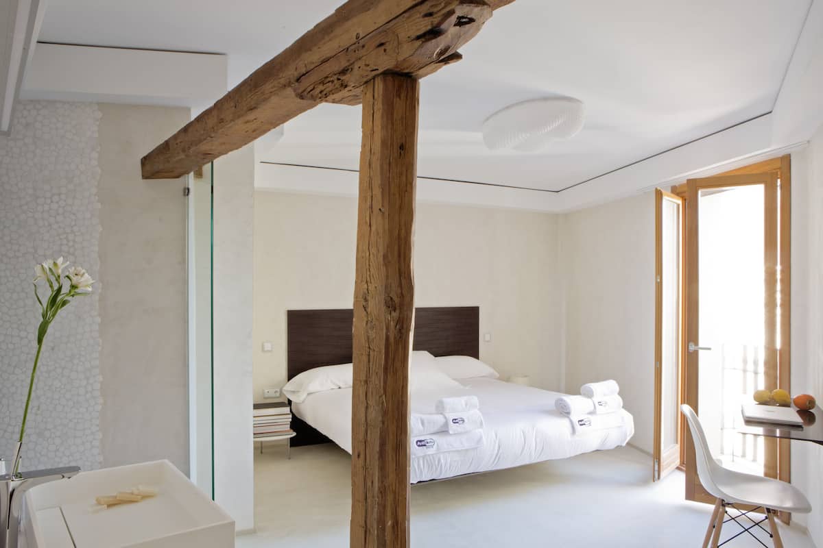 Superior Double or Twin Room | Living area | Flat-screen TV