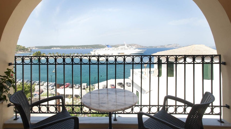 Karalis City Hotel