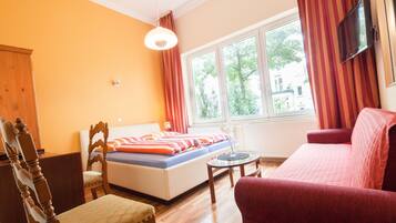 Caja de seguridad en la habitación, escritorio y cunas gratuitas