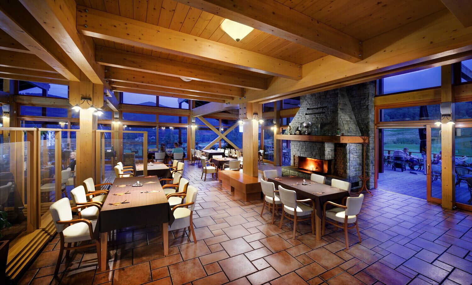 breakfast, lunch, dinner served; golf course views