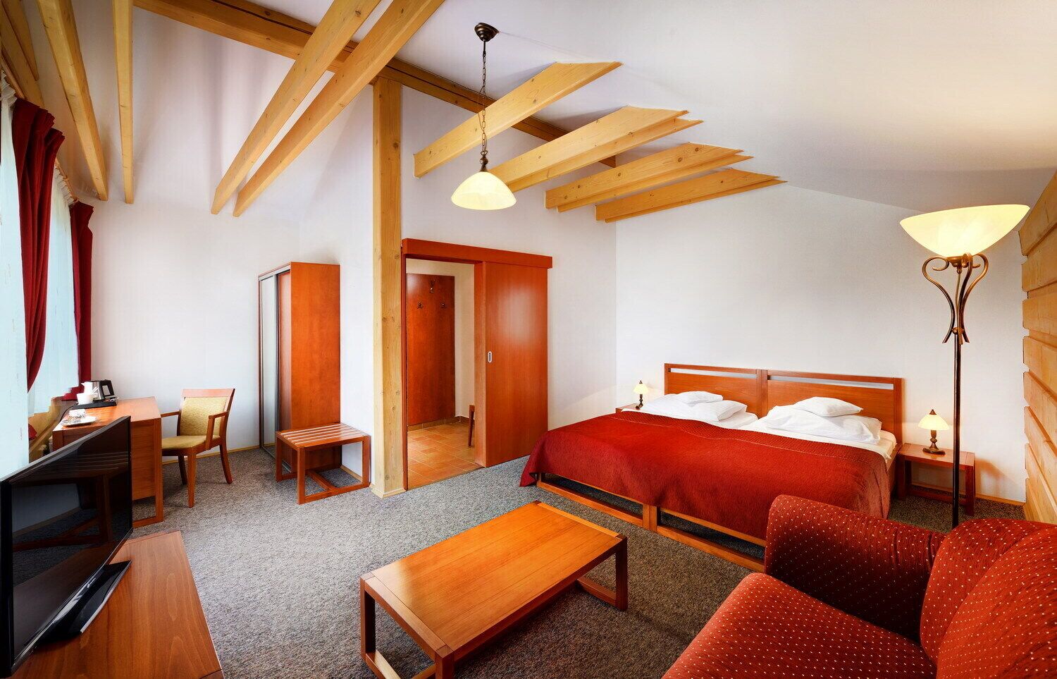 deluxe double room | minibar, in-room safe, desk, blackout curtains