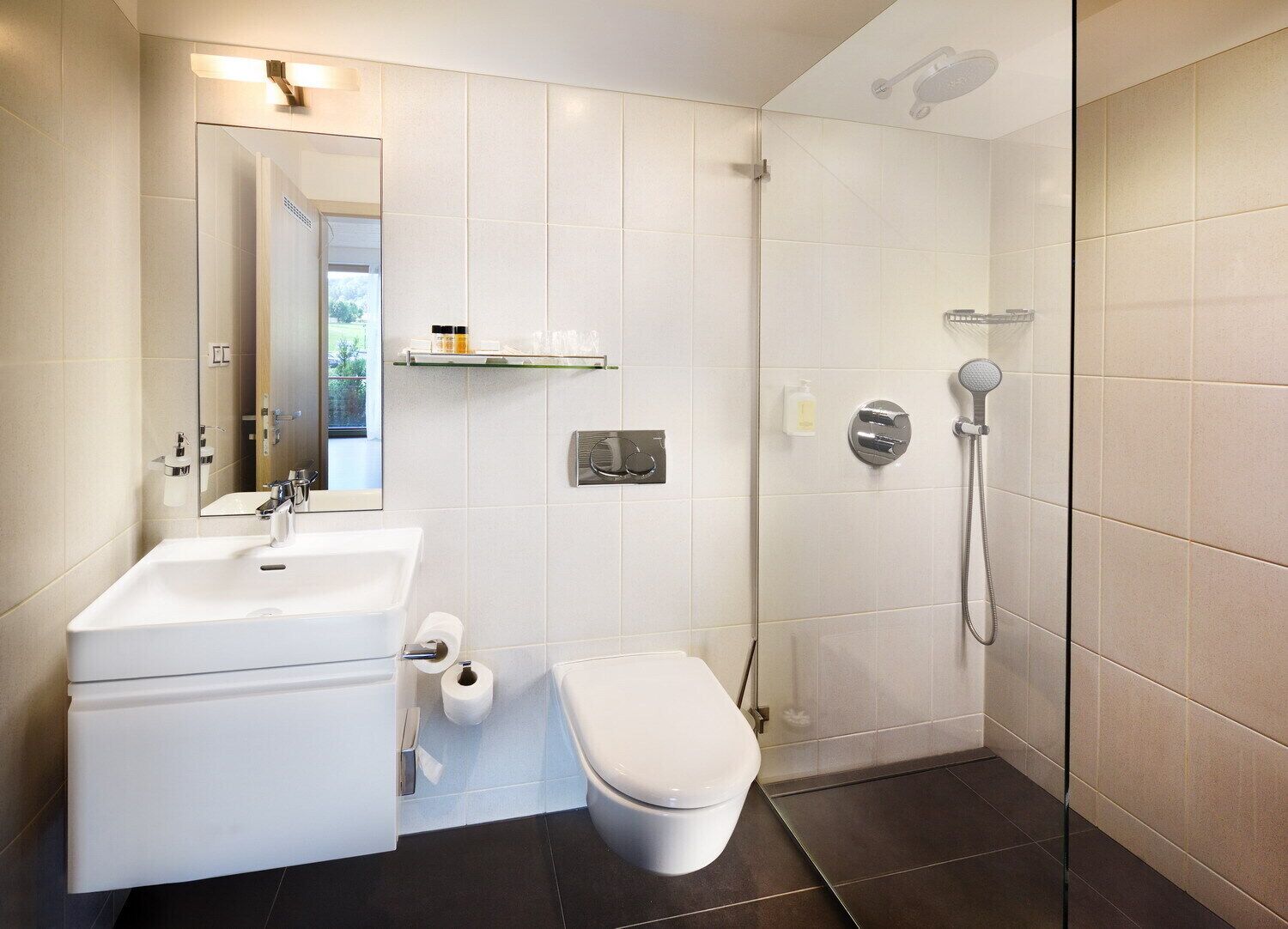 superior double room | minibar, in-room safe, desk, blackout curtains