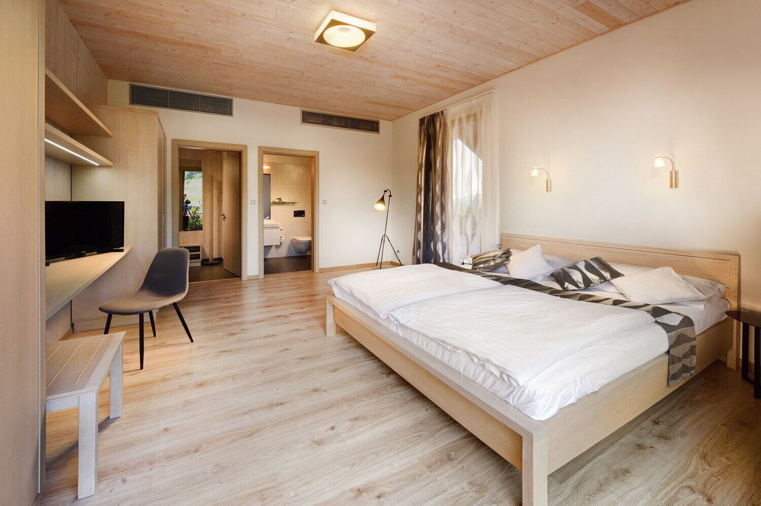 superior double room | minibar, in-room safe, desk, blackout curtains