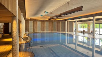 Indendørs pool