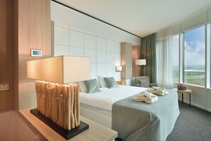 Quarto quádruplo luxo | 1 quarto, roupas de cama antialérgicas, cofres nos quartos, escrivaninha