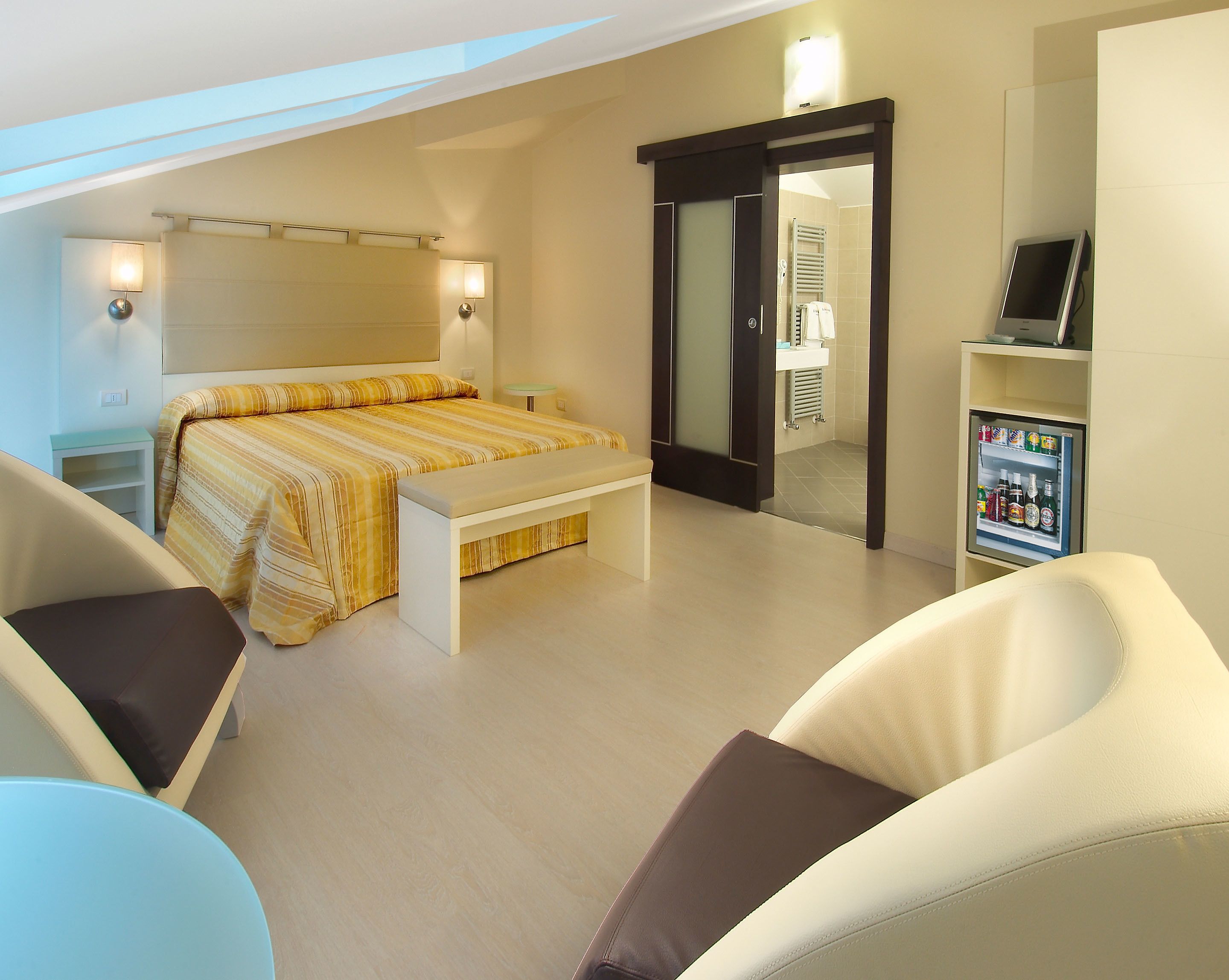 superior double or twin room | minibar, in-room safe, soundproofing, cots/infant beds