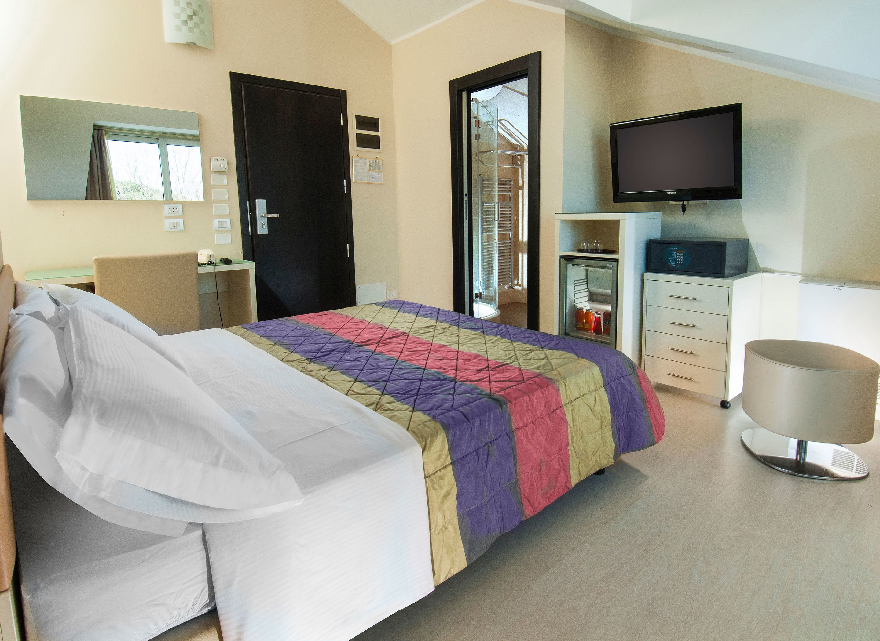 superior double or twin room | minibar, in-room safe, soundproofing, cots/infant beds