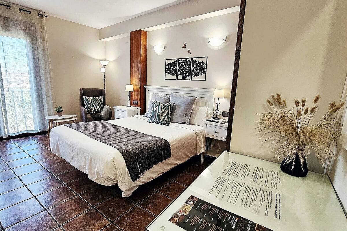 double room | premium bedding, in-room safe, desk, soundproofing