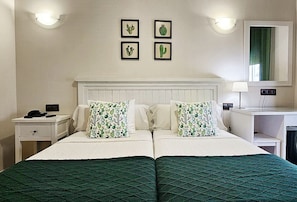 Classic Twin Room | Premium bedding, in-room safe, desk, soundproofing