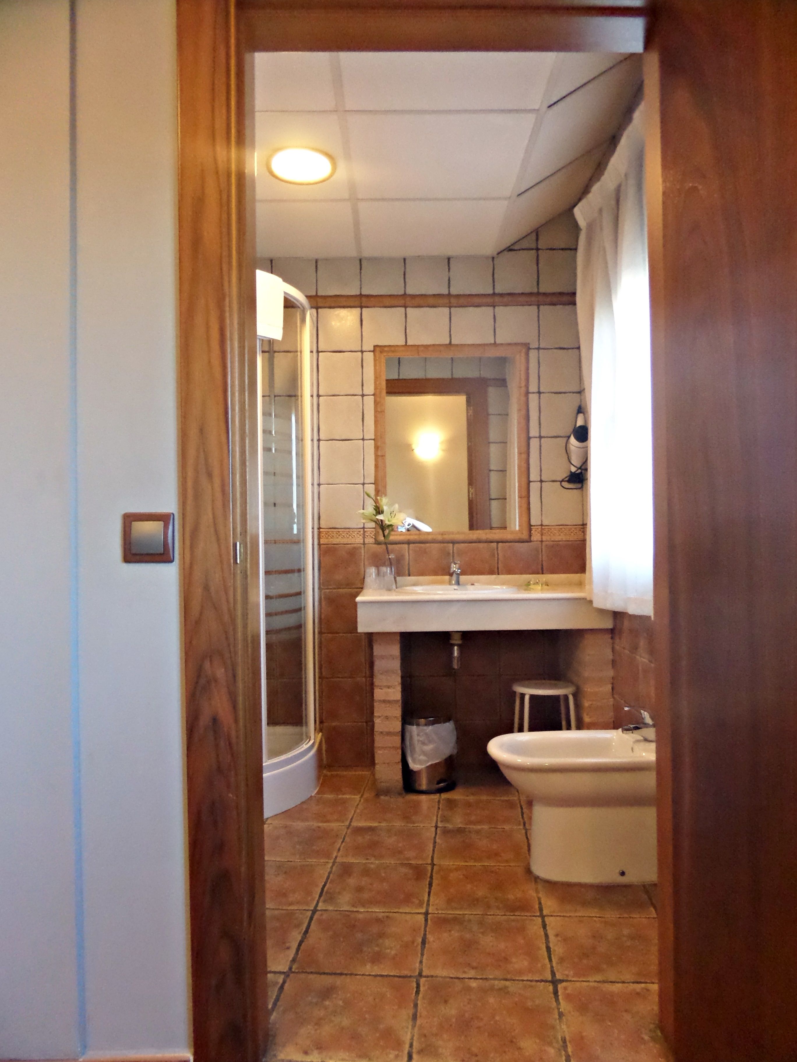 double room | bathroom | shower, free toiletries, bidet, towels