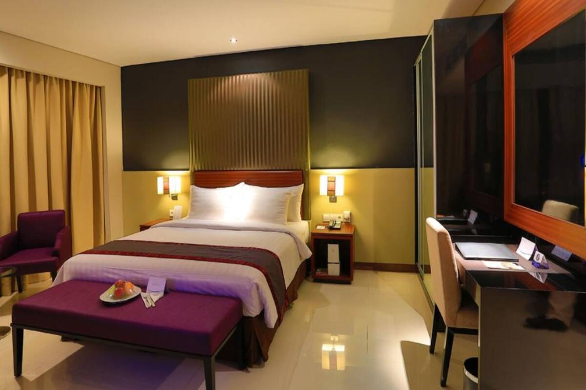 junior suite | minibar, in-room safe, desk, free wifi