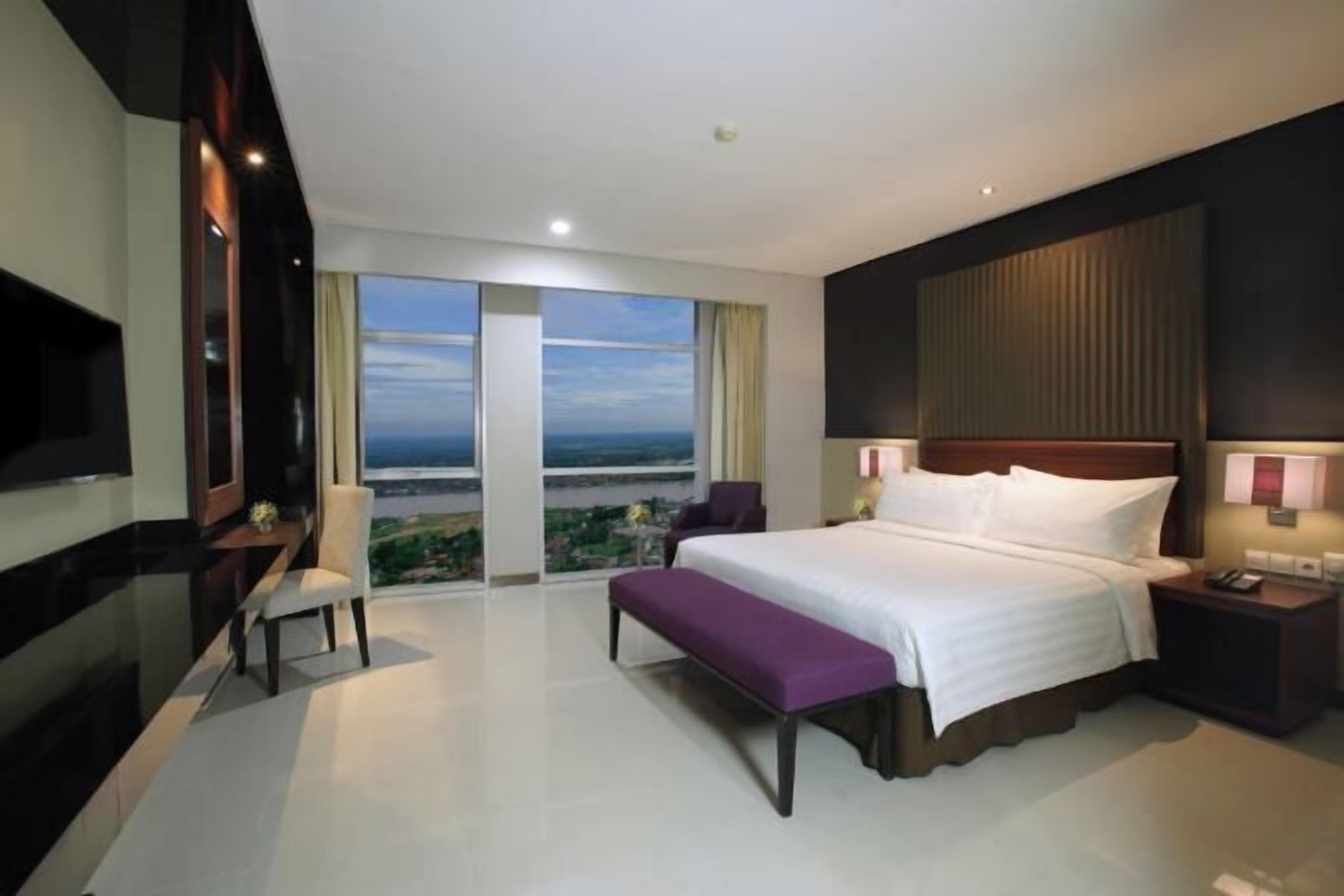 Minibar, in-room safe, desk, free WiFi