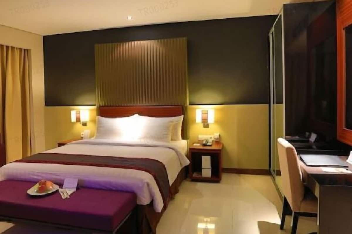 Minibar, in-room safe, desk, free WiFi