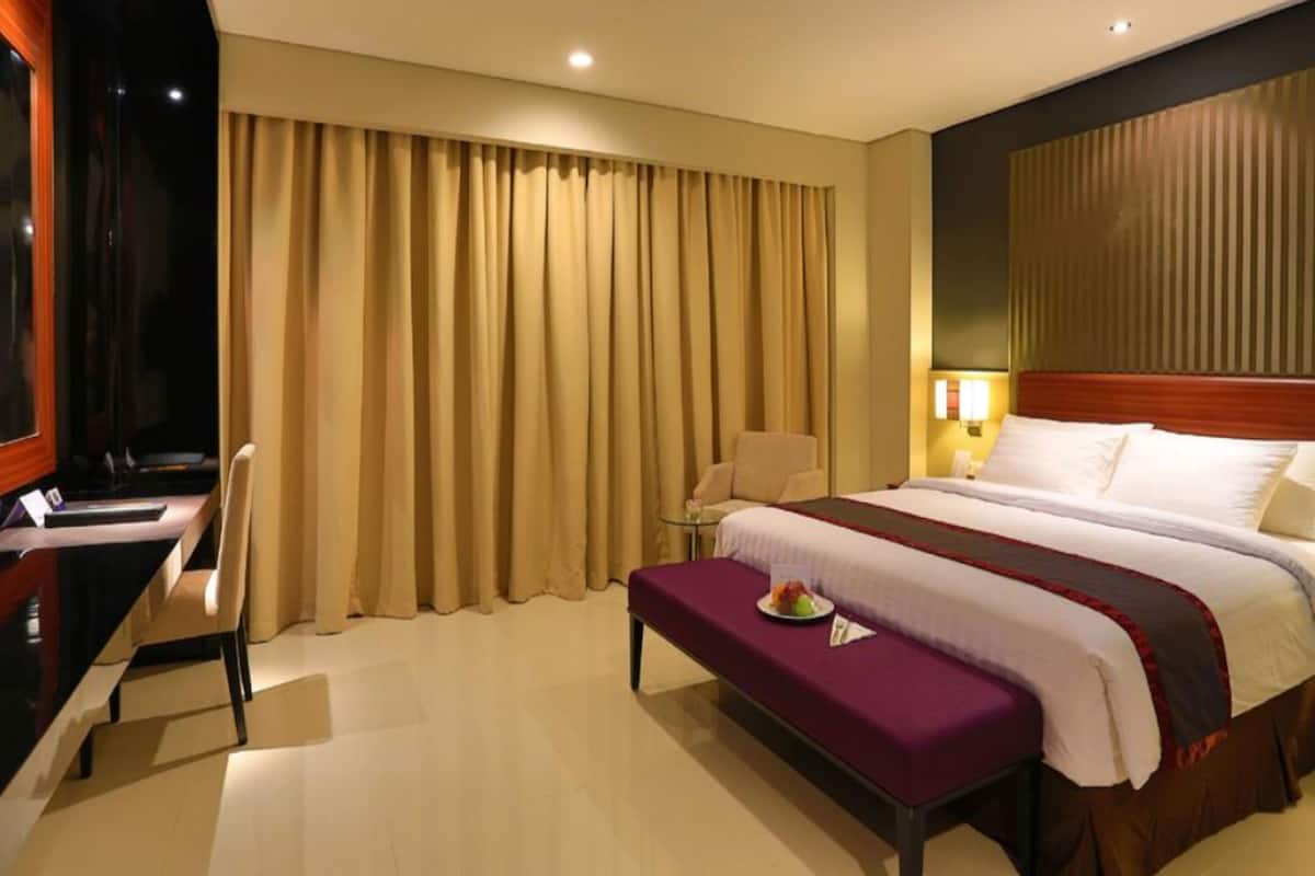 minibar, in-room safe, desk, free wifi