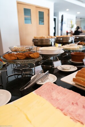 Desayuno buffet todos los días (con cargo)