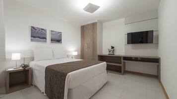 Suite Executiva - Cama de Casal | Minibar, két bảo mật tại phòng, bàn, phòng cách âm