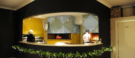 Se sirven cenas y cocina local
