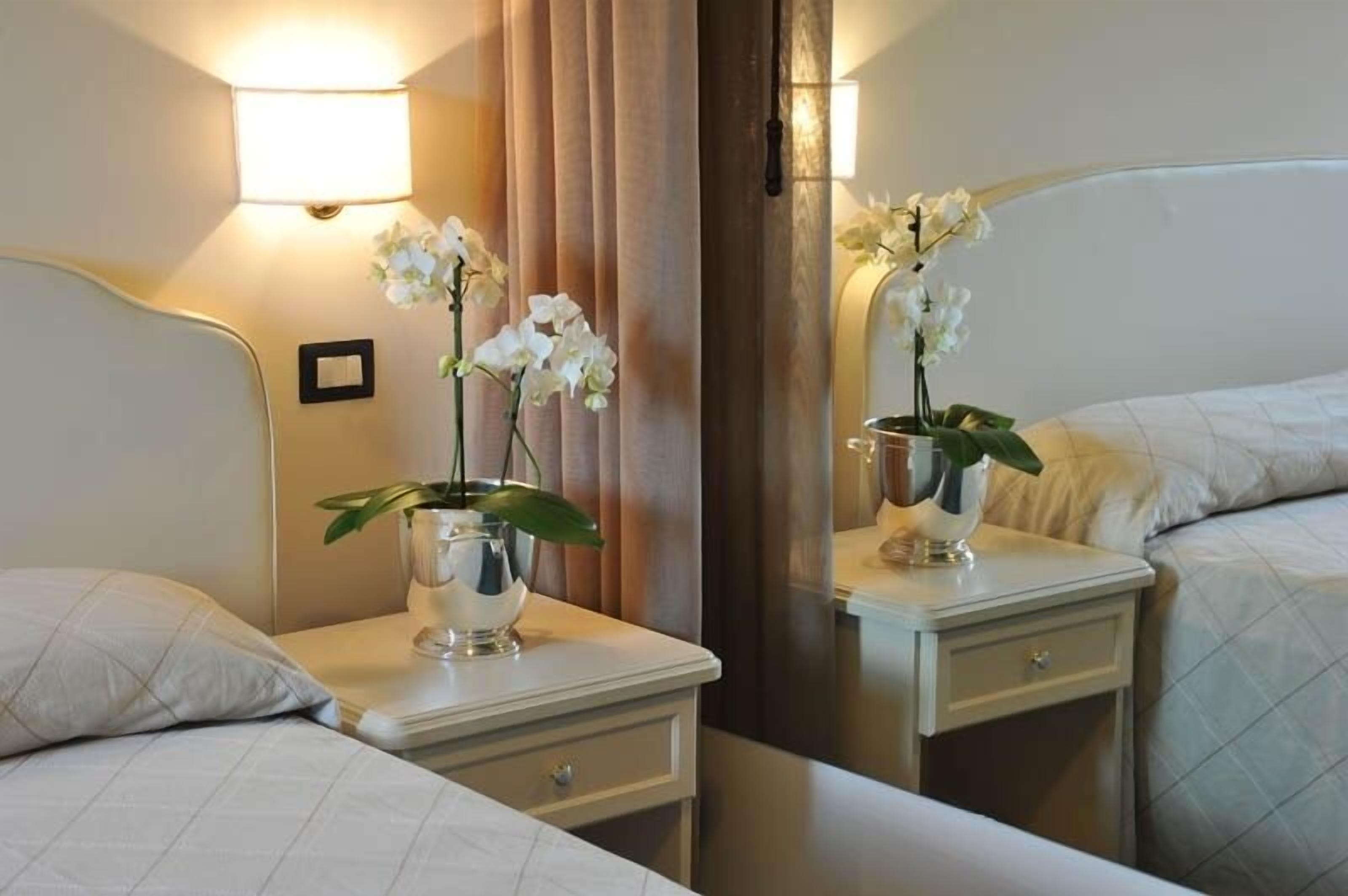 Minibar, Zimmersafe, Schreibtisch, schallisolierte Zimmer