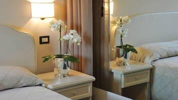 Minibar, Zimmersafe, Schreibtisch, schallisolierte Zimmer