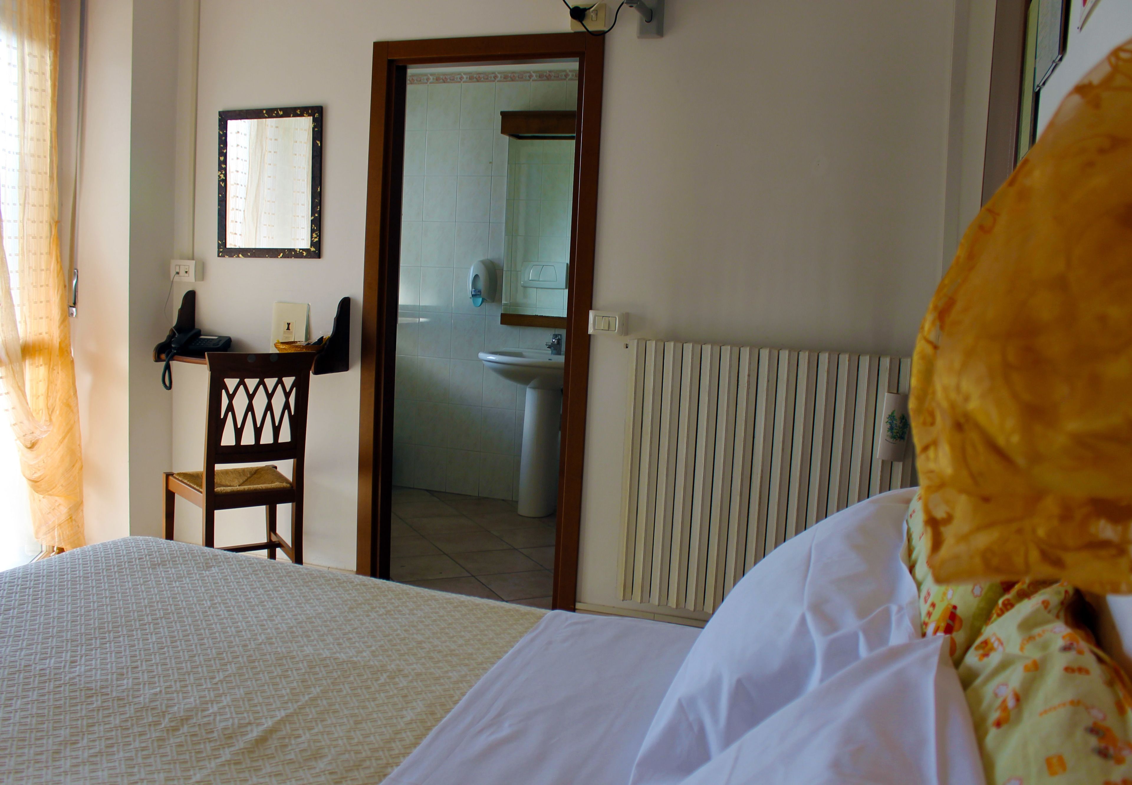 Habitación con 1 cama matrimonial o 2 individuales | Wifi gratis y ropa de cama 