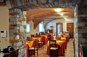 2 restaurants servant le petit déjeuner, spécialités Cuisine italienne