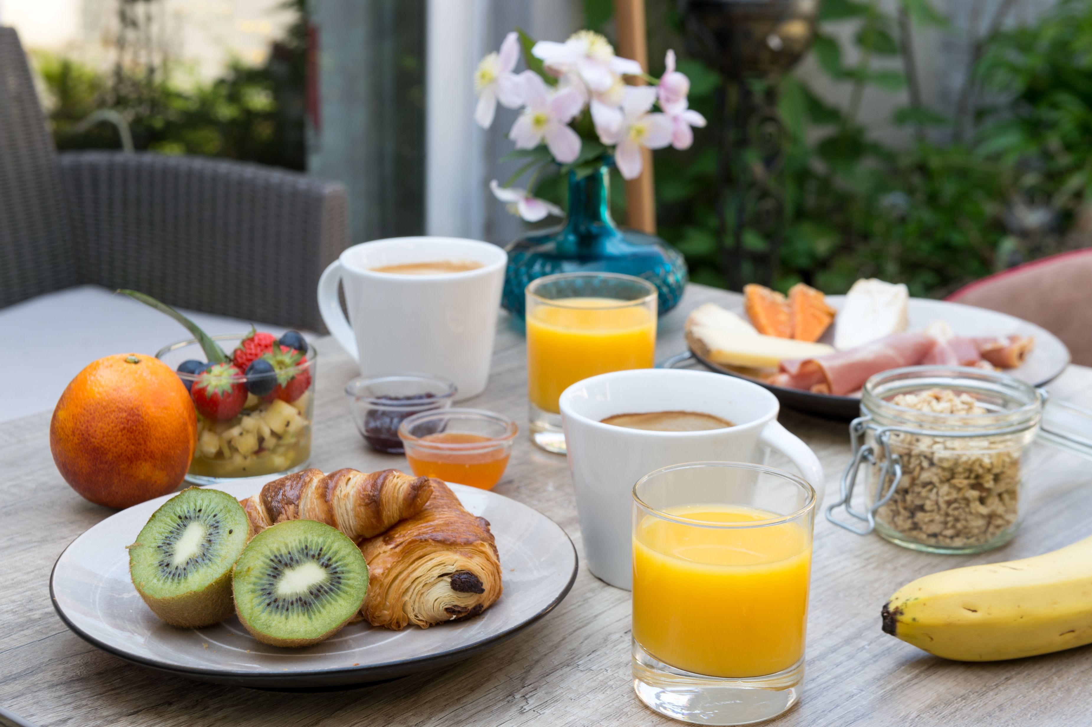 daily buffet breakfast (eur 15 per person)
