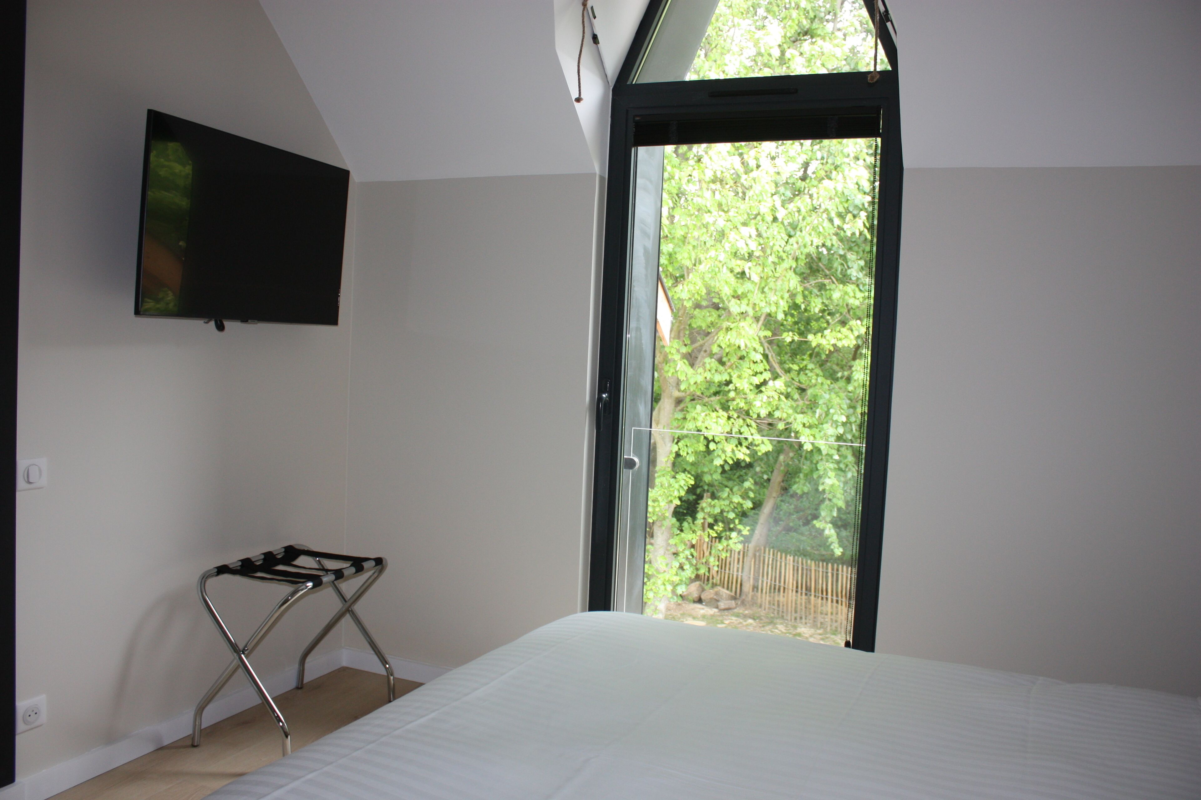 superior double room | in-room safe, individually decorated, individually furnished, desk