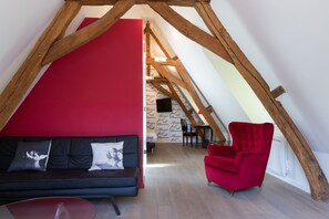 Svit Deluxe | Värdeförvaringsskåp på rummet, individuell inredning och unika möbler