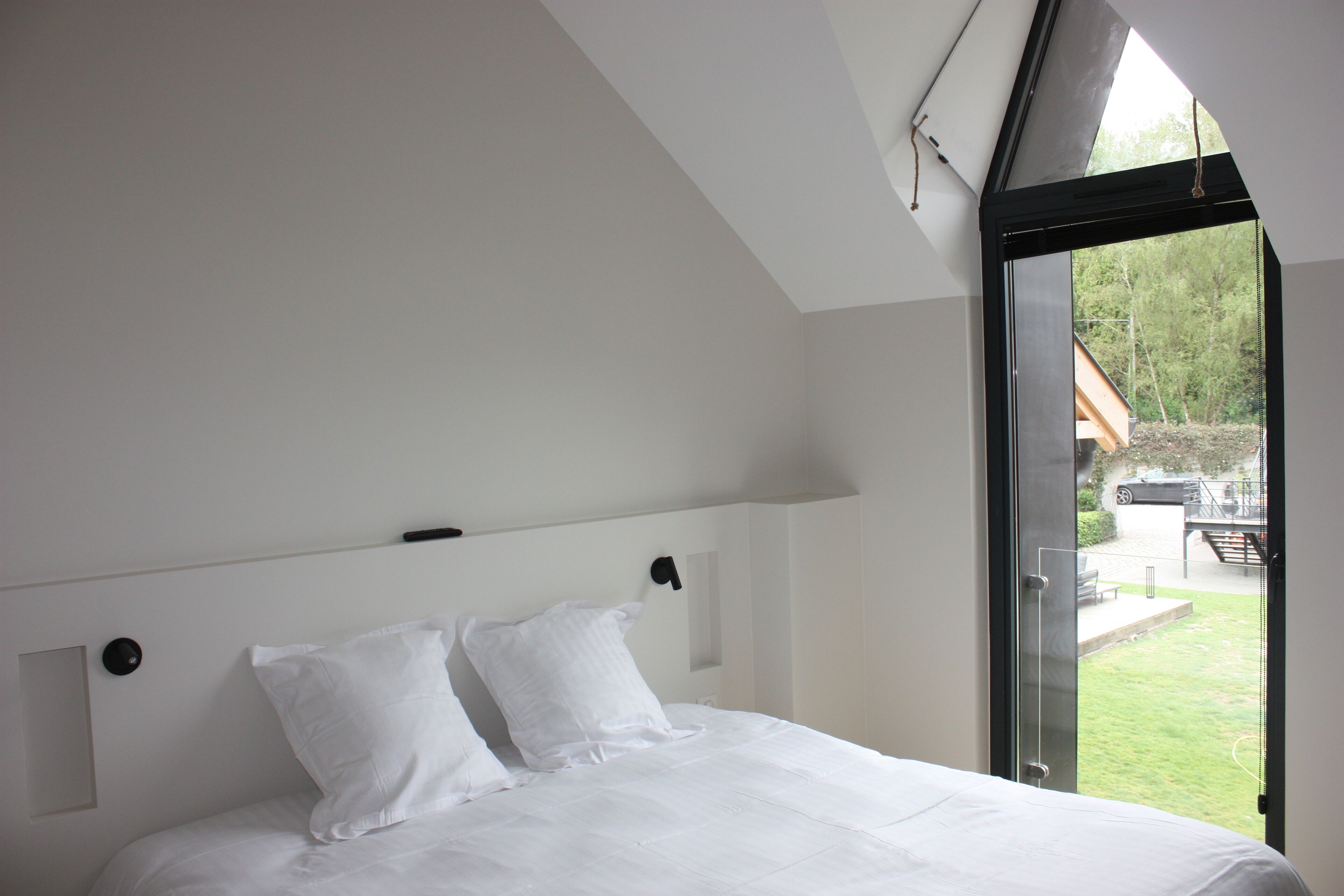 superior double room | in-room safe, individually decorated, individually furnished, desk