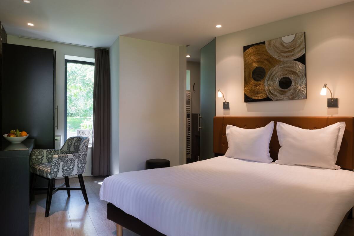 Double Room | In-room safe, desk, soundproofing, WiFi (free)