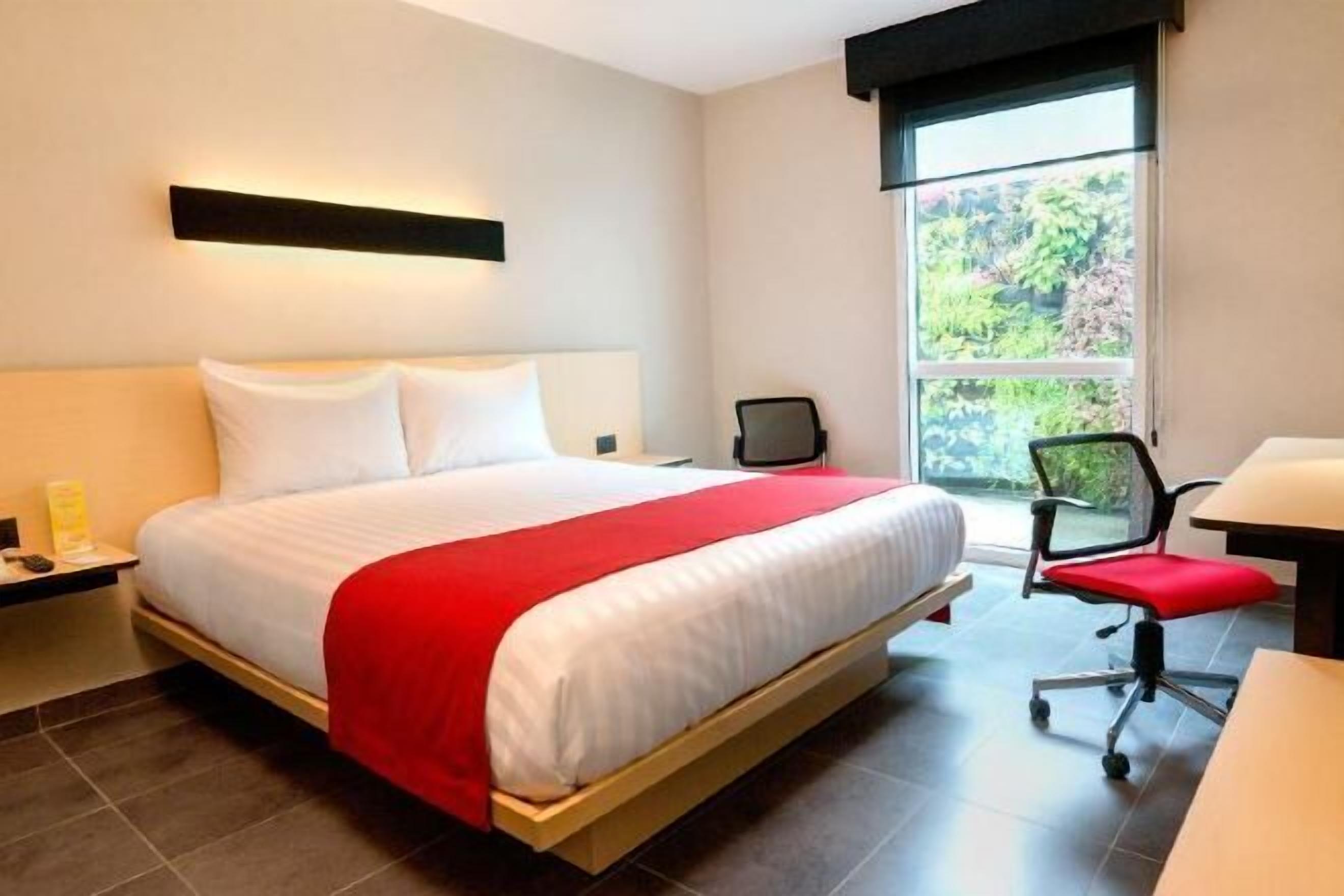 Down comforters, in-room safe, desk, iron/ironing board