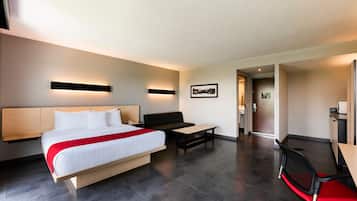 Habitación superior, 1 cama Queen size y sofá cama | Edredón, caja de seguridad en la habitación y escritorio