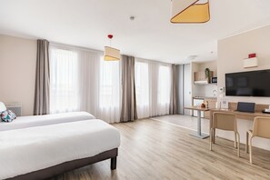 Superior-Studio, 2 Einzelbetten | 1 Schlafzimmer, Schreibtisch, schallisolierte Zimmer