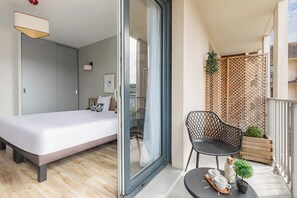 Estudio básico, balcón (Double) | Escritorio, insonorización, tabla de planchar con plancha y wifi gratis 