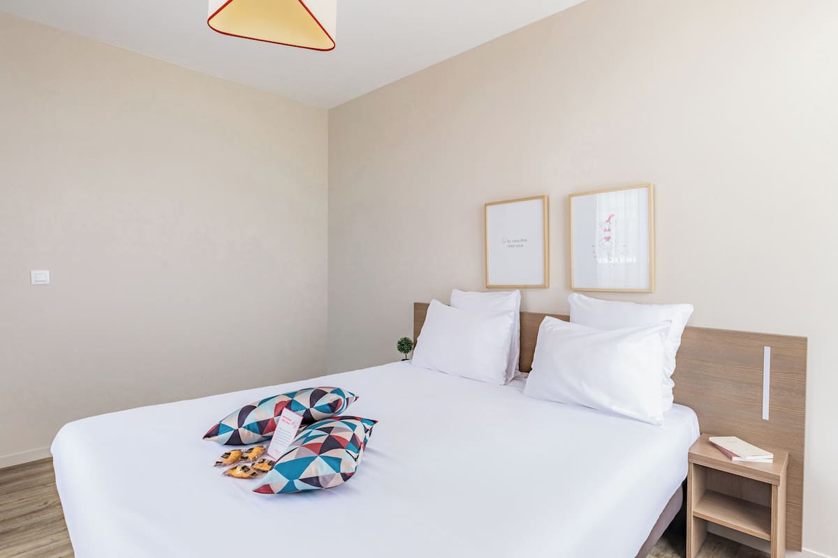 Apartment 1 bedroom | 1 bedroom, desk, soundproofing, iron/ironing board