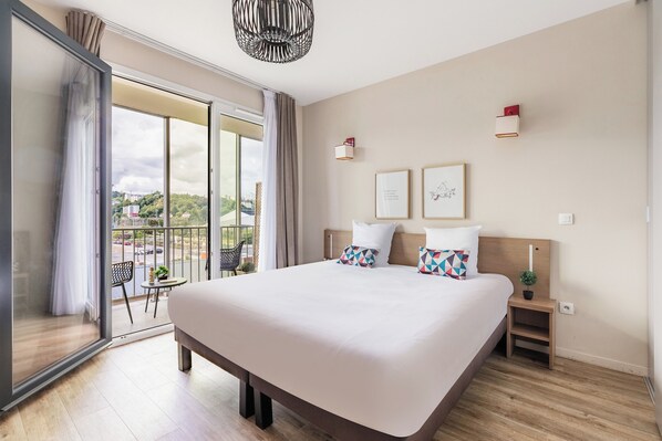 Basic Studio, Balcony (Double)