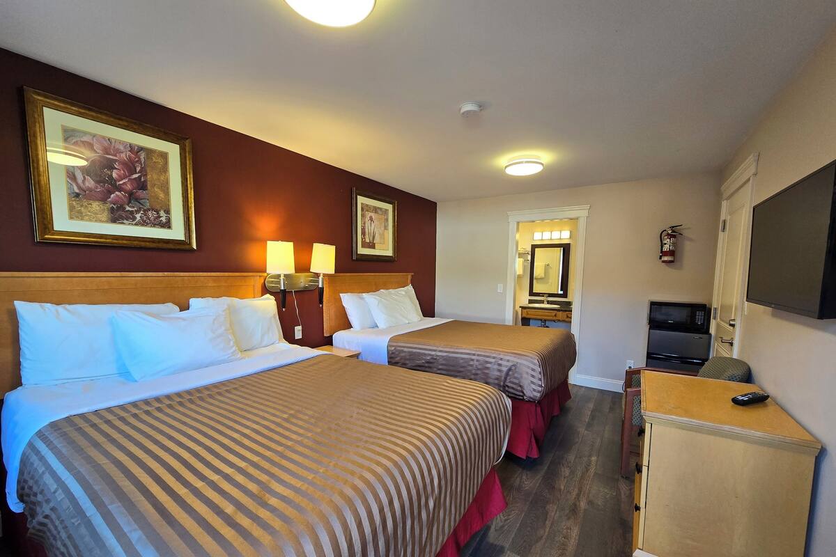 Queen Two Bed Suite | Soundproofing, iron/ironing board (on request), WiFi (free), bed sheets