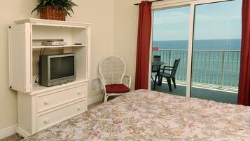 Condo, 2 Bedrooms, 2 Bathrooms, Sea Facing | 2 habitaciones y tabla de planchar con plancha