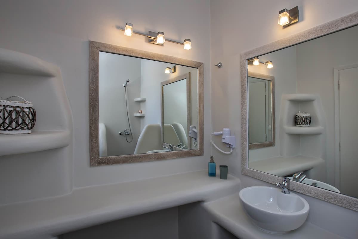 free toiletries, bathrobes, towels