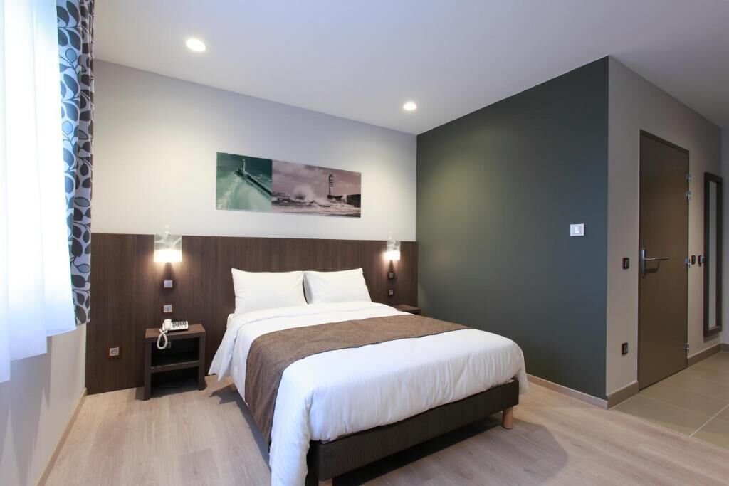 Minibar, desk, blackout curtains, soundproofing