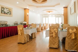 Se sirven desayunos, almuerzos, cenas y cocina coreana 