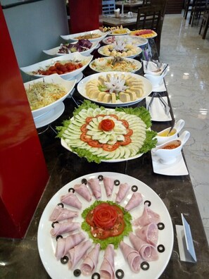 Breakfast buffet - Aontel Grand Hotel (Hanoi)