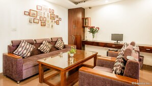 Suite | Living area | 32-inch flat-screen TV with cable channels, TV - Aontel Grand Hotel (Hanoi)