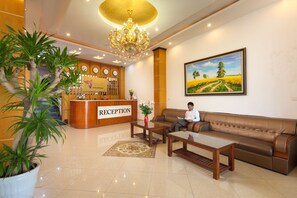 Lobby sitting area - Aontel Grand Hotel (Hanoi)