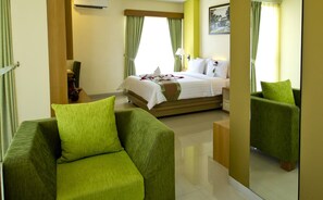 Suite | Caja fuerte, escritorio, tabla de planchar con plancha