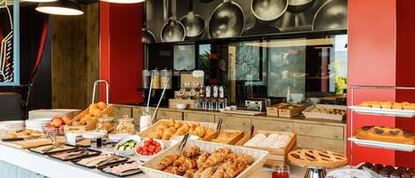 Desayuno buffet todos los días (con cargo)