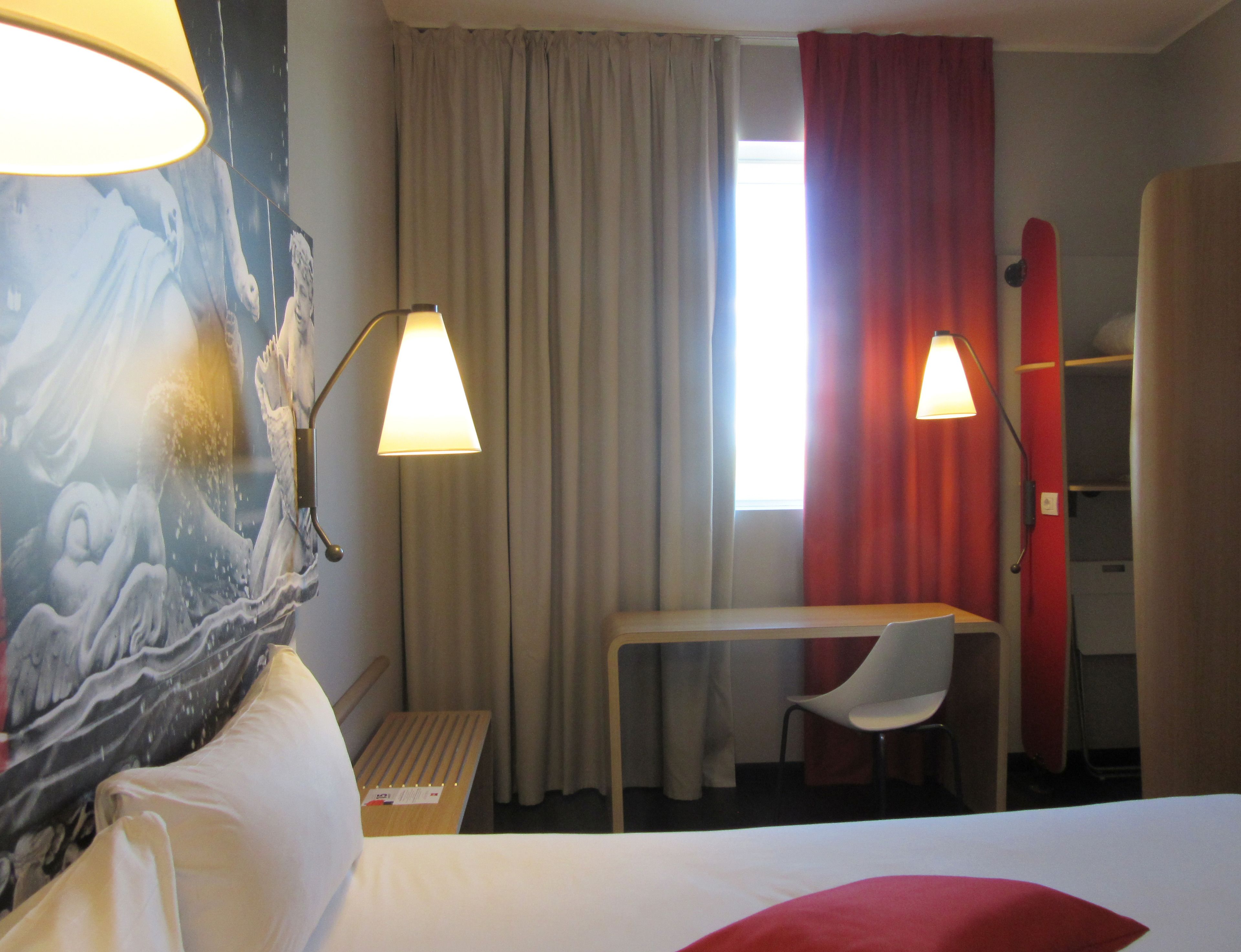 room, 2 single beds | down duvets, pillow-top beds, in-room safe, desk