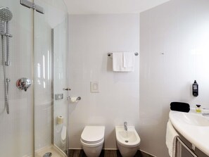 Premium Room, 1 Double Bed | Down comforters, pillowtop beds, in-room safe, desk - Ibis Milano Fiera (Lainate)